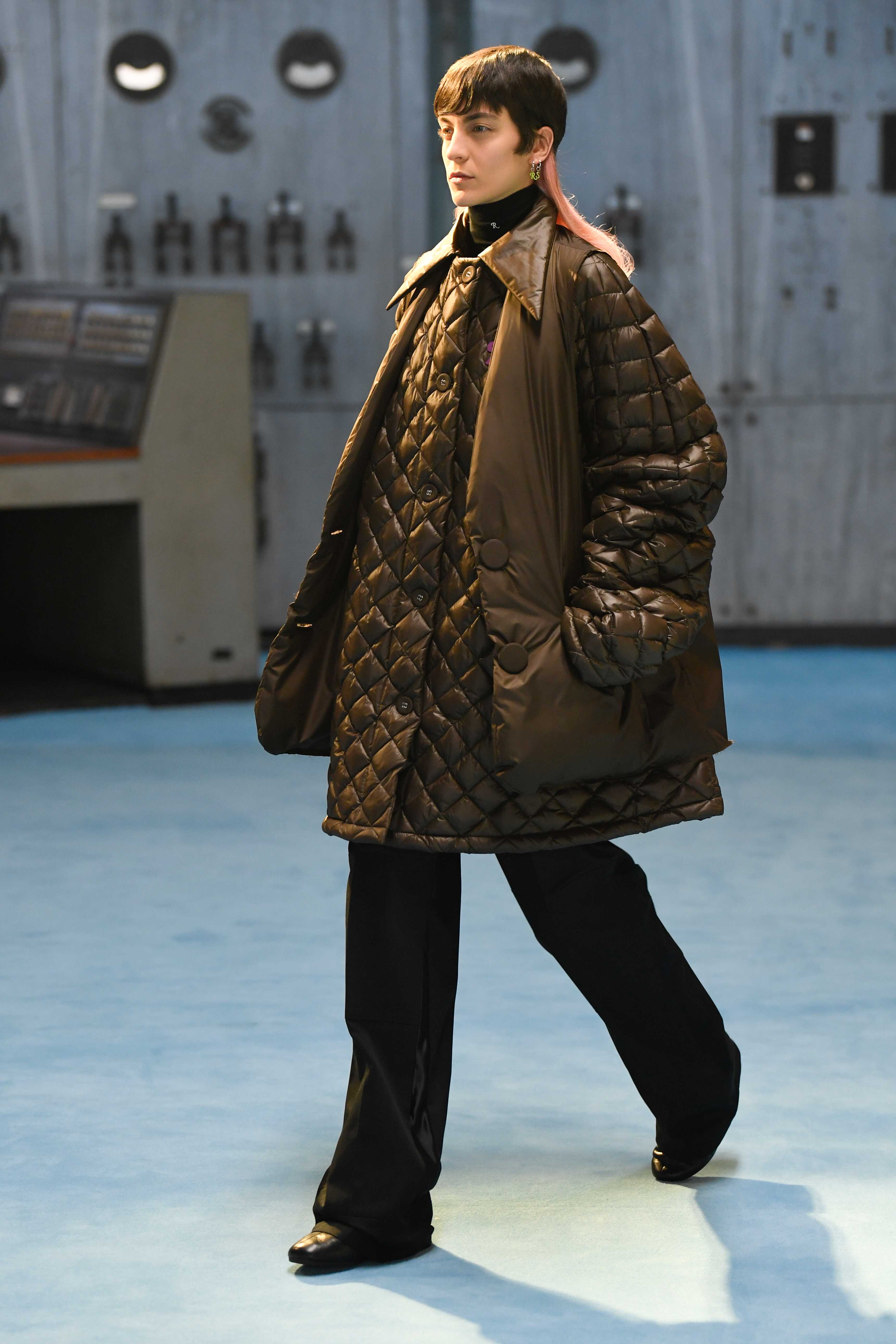 AW2122 LOOK 06