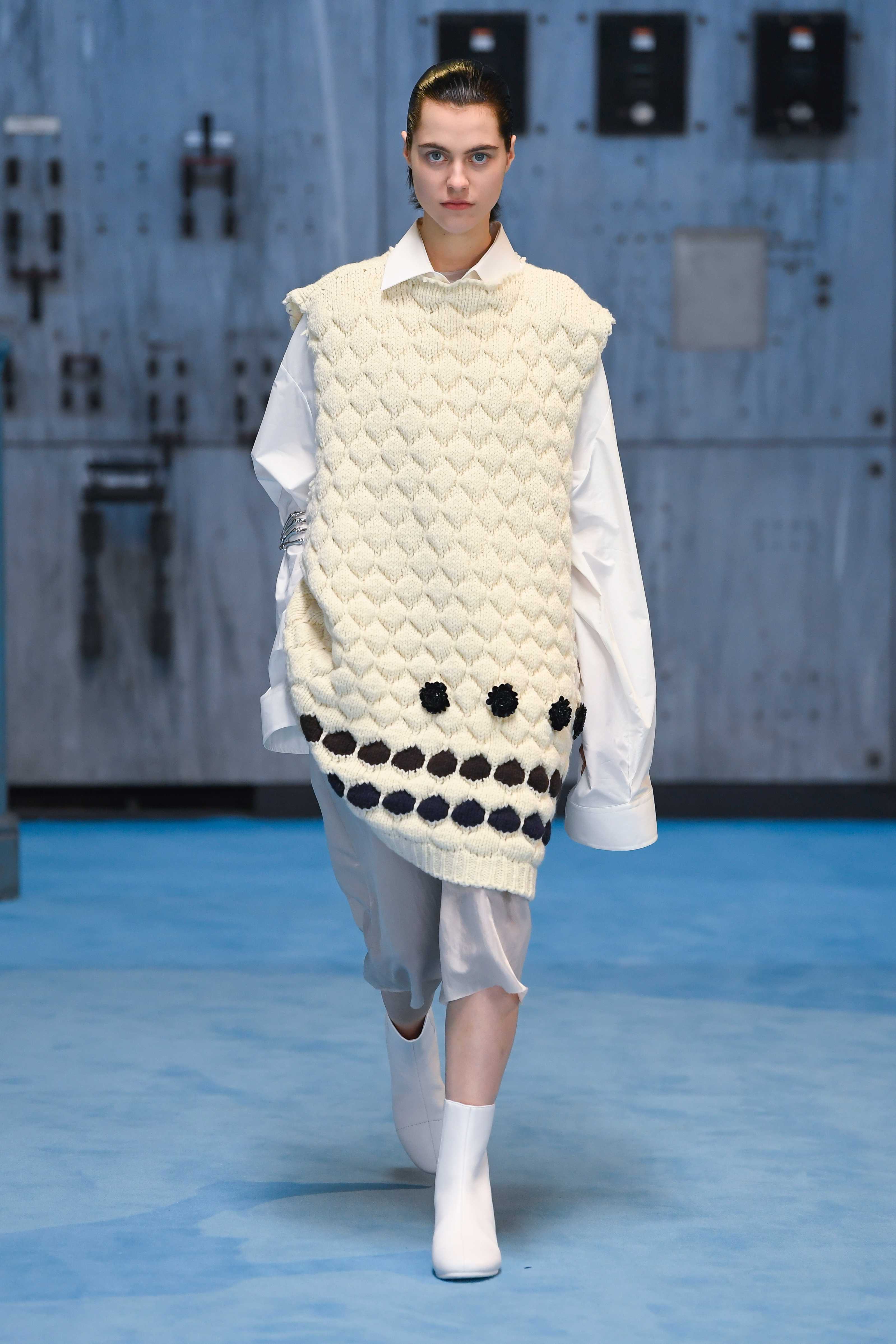 AW2122 LOOK 09