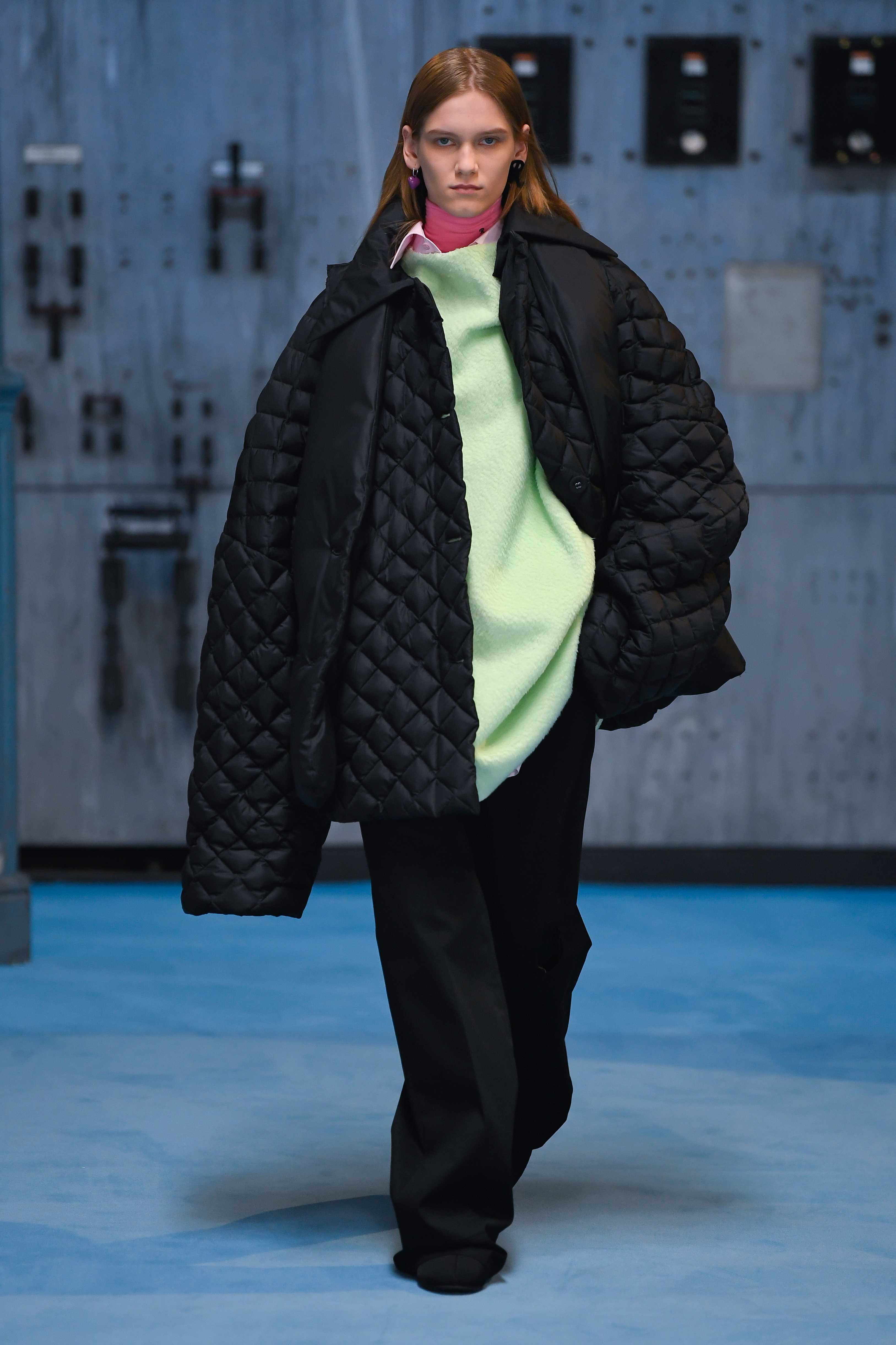 AW2122 LOOK 03