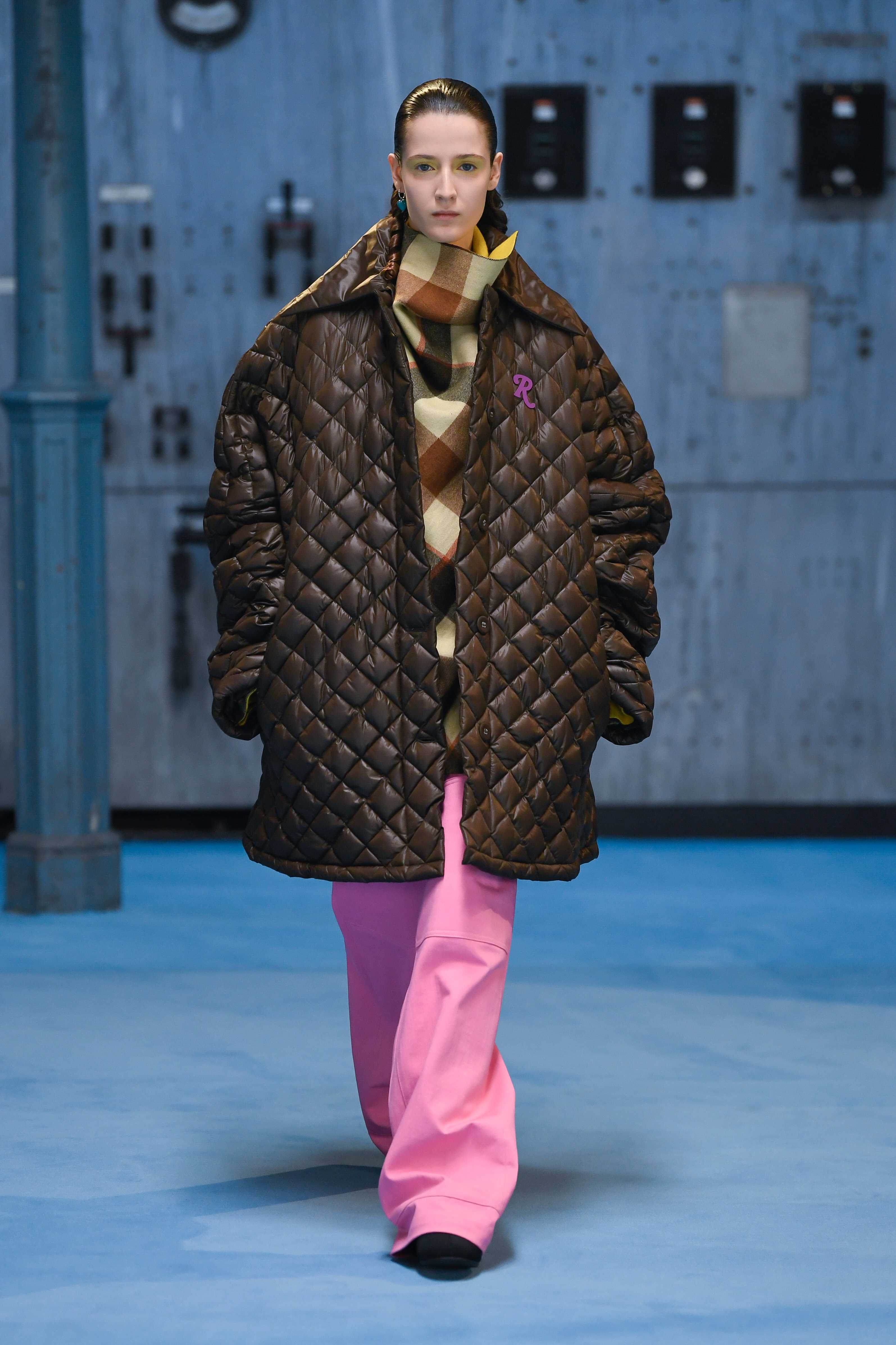 AW2122 LOOK 01