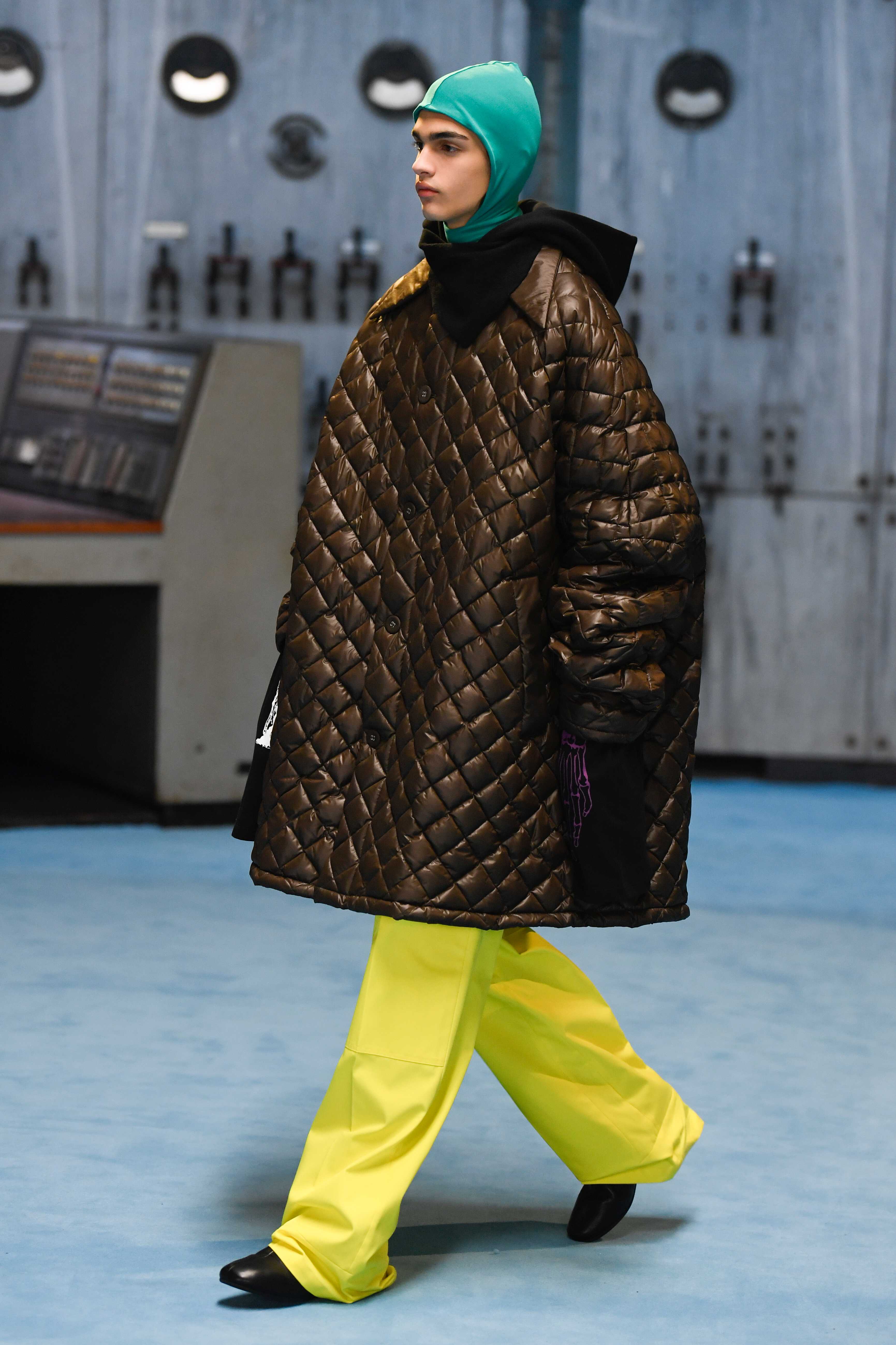 AW2122 LOOK 22
